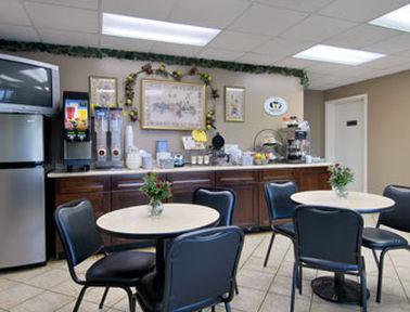 Motel Super 8 By Wyndham-Tupelo Airport Restaurant photo